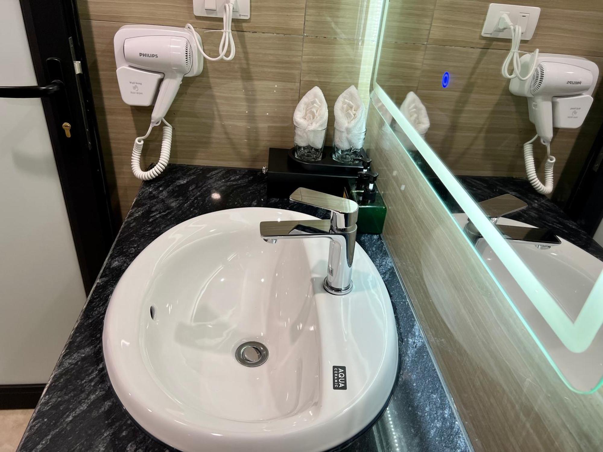 Grand Dragon Noi Bai Hotel Hanoi Buitenkant foto