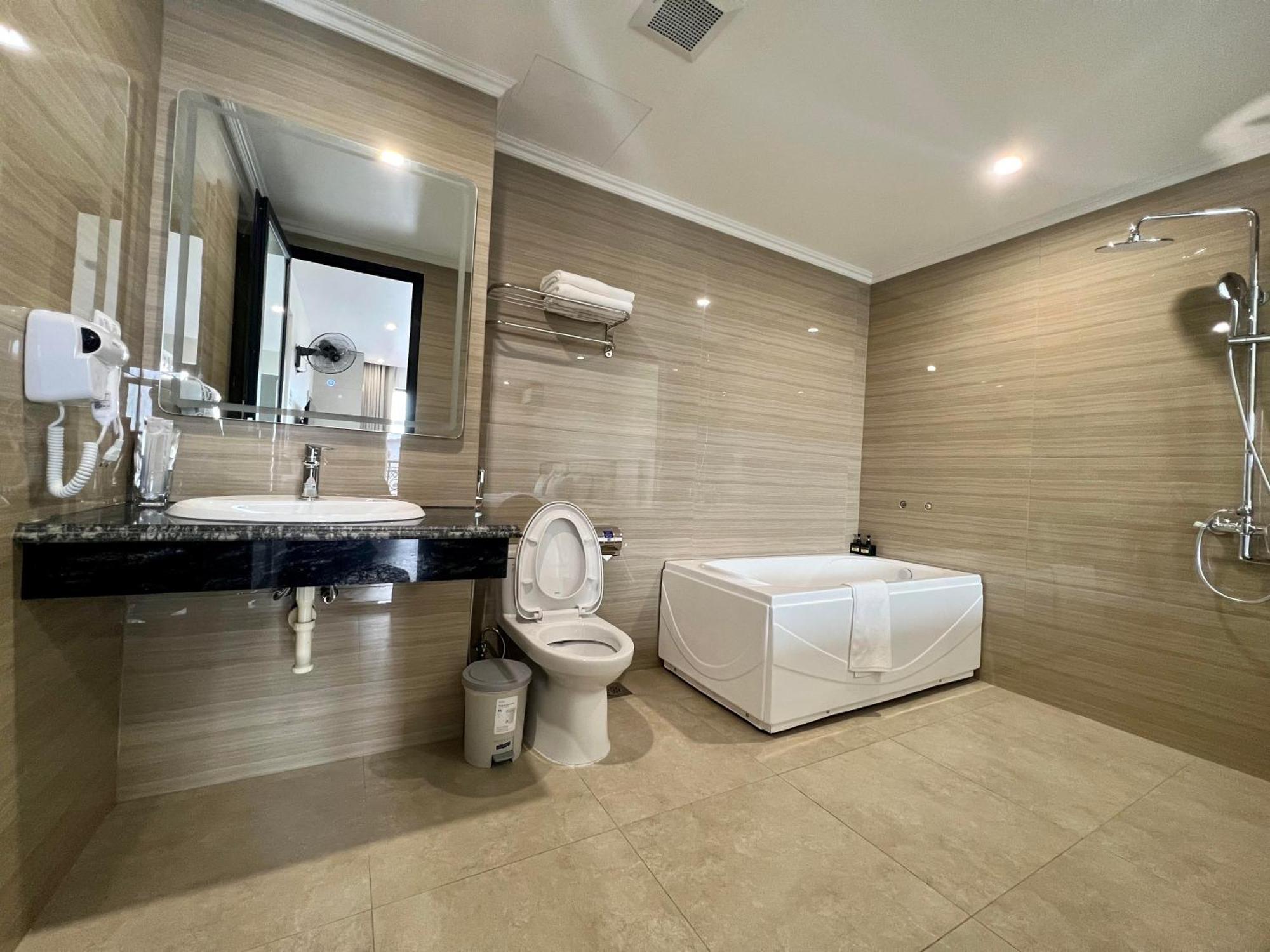 Grand Dragon Noi Bai Hotel Hanoi Buitenkant foto